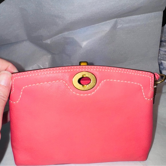 Excellent Condition Barbie Pink Coach Leather Wristlet with Toggle Closure - Picture 8 of 12
